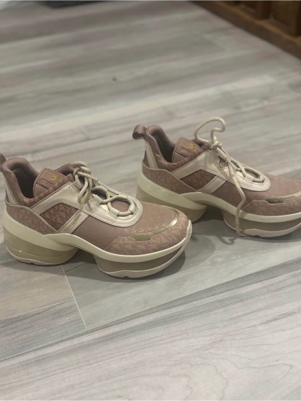 Michael Kors Women’s Olympia Trainer Extreme Sig Semi Lux Sneaker Size 8 - Picture 4 of 7